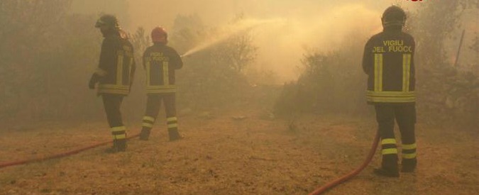 Copertina di Incendi, è ancora emergenza in Centro Sud. Il sindaco di Ottaviano: “Non ce la facciamo più”. Arrestati due piromani