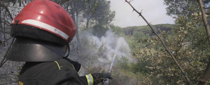 Incendi, Legambiente: “Emergenza del tutto prevedibile”. In un solo mese a fuoco 26mila ettari di bosco
