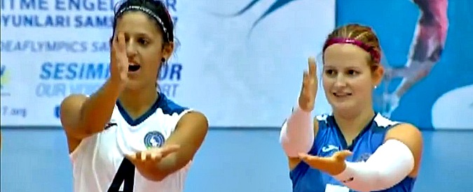 Copertina di L’inno di Mameli è con il linguaggio dei segni: l’emozionante interpretazione delle pallavoliste azzurre