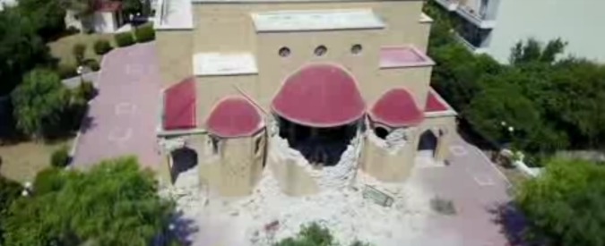 Copertina di Grecia, terremoto di magnitudo 6.7: il drone sorvola l’isola di Kos colpita dal sisma