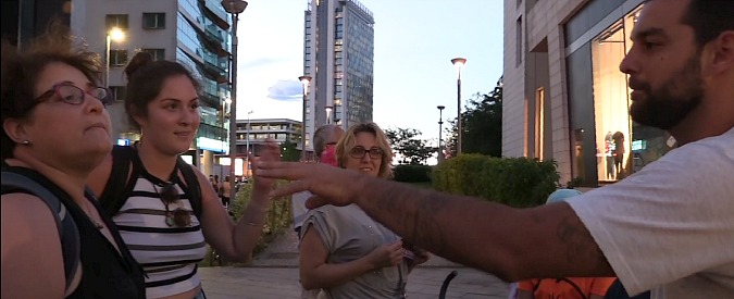 Copertina di Milano, ultradestra sfila nelle vie della movida. Battibecco con i turisti: “Fascisti”. “Sì lo siamo. We’ll make Italy great again”