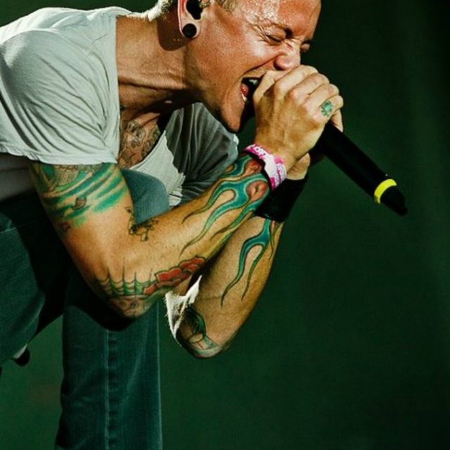 Chester Bennington morto: il cantante dei Linkin Park si è impiccato. Aveva 41 anni