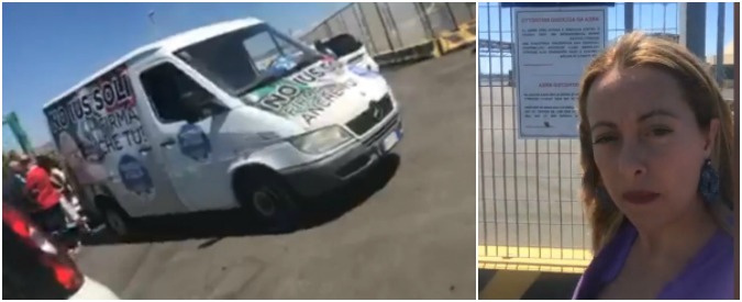 Copertina di Migranti, Meloni a Civitavecchia contro gli sbarchi: “Gireremo l’Italia con il furgone No ius soli”