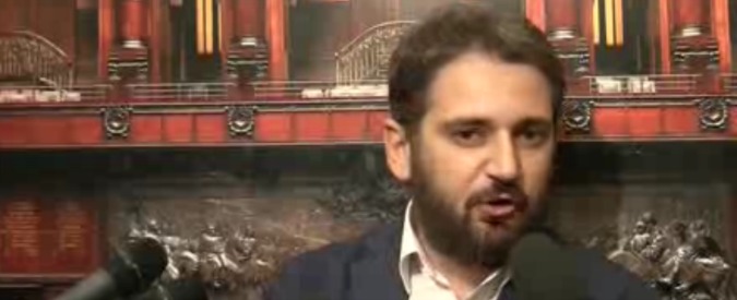 Copertina di Incendi, Micillo (M5S): “Campania sotto scacco ecomafie, Ue intervenga”