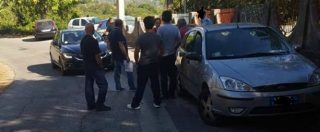 Copertina di Migranti, barricate e proteste nel Messinese contro l’arrivo di 50 profughi. E il sindaco stacca la luce