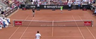 Copertina di Saluto nazista durante il match di tennis, ultranazionalista invade il campo e urla. Spavento agli Open di Svezia