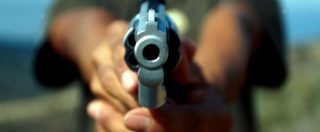 Copertina di Palermo, nella bara del boss mafioso i carabinieri trovano una pistola e un pacchetto di sigarette