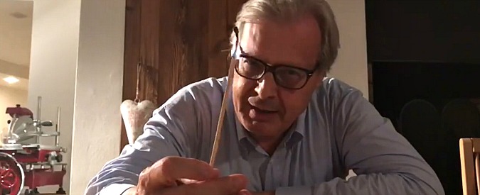 Copertina di Sgarbi: “Raggi mi ha querelato perché ho detto che è incapace. Ma sono contento, vi spiego perché”