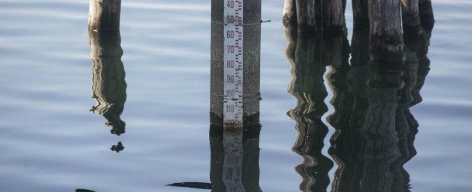 Siccità, ‘Fa’ il bagno con un amico’: risparmiamo acqua con il motto del 1976