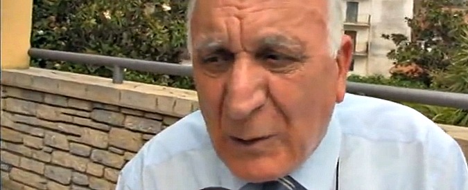 Copertina di Stupro di gruppo su una 15enne, frase choc del sindaco di Pimonte: “Come lo vogliamo definire? Una bambinata”