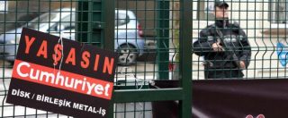 Copertina di Turchia, al via il processo per i giornalisti del quotidiano d’opposizione Cumhuriyet: accusati di “terrorismo”