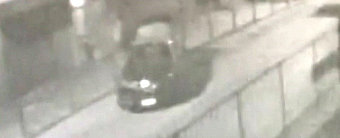 Copertina di Uccide il rivale in amore e getta il corpo in mare: “Aveva relazione con il mio compagno”. Arrestato 35enne napoletano