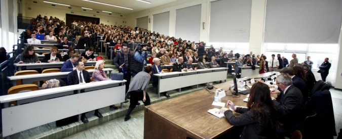 Università, lo sciopero dei docenti contro il blocco stipendi mette a rischio gli esami autunnali: “Siamo discriminati”
