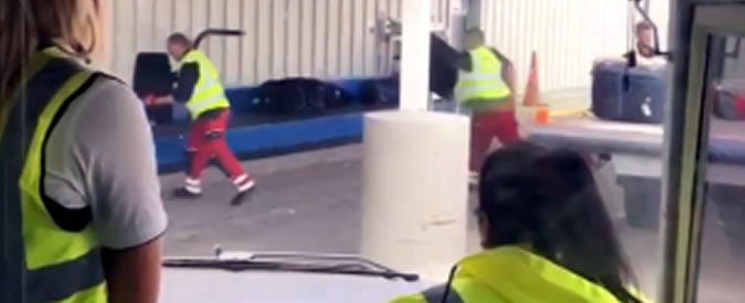 Copertina di Il terrore di tutti i passeggeri si materializza a Edimburgo. L’amara sorpresa dopo il volo da Roma