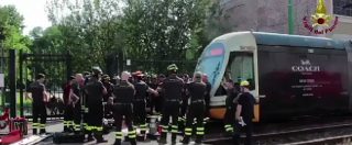 Copertina di Milano, un uomo investito da un tram: ma è un’esercitazione dei vigili del fuoco