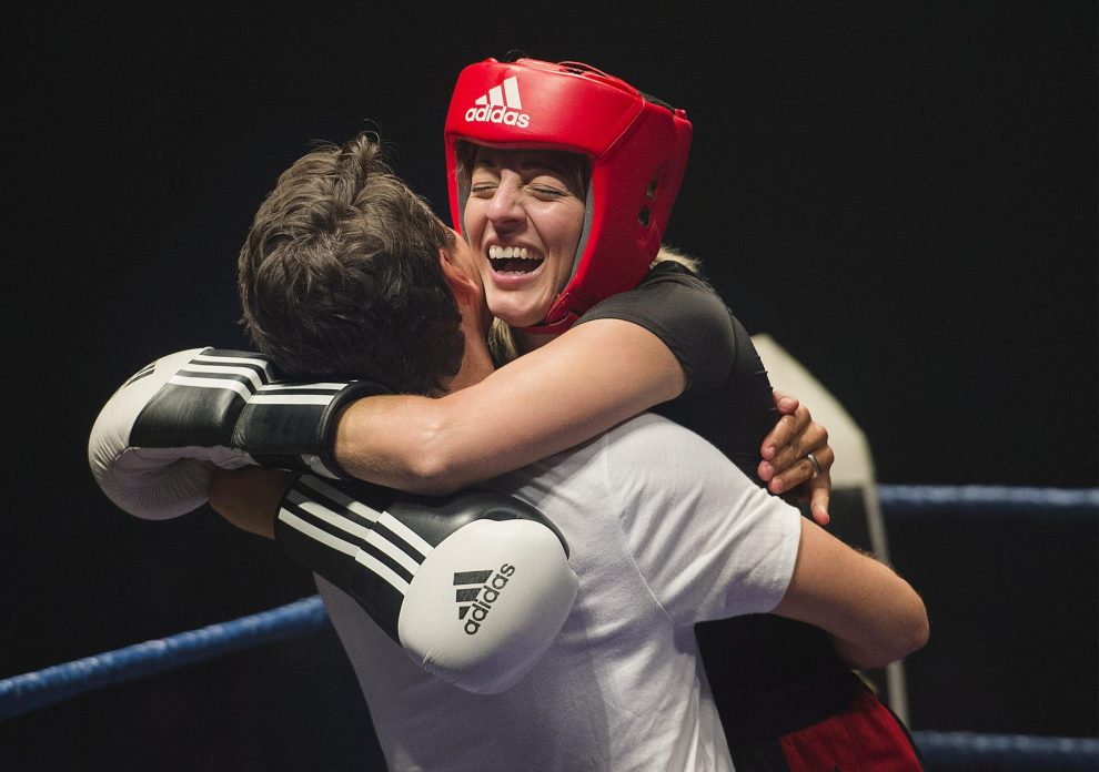 Prime Minister Justin Trudeau hugs heritage minister Melanie Joly following her bout during a charity boxing event in Montreal, PQ, Canada, Wednesday, August 23, 2017. Photo by Graham Hughes/CP/ABACAPRESS.COM 604167PM Trudeau At A Charity Boxing Event – MontrealIl Primo Ministro canadese Justin Trudeau sul ring per beneficenzaLaPresse  — Only Italy