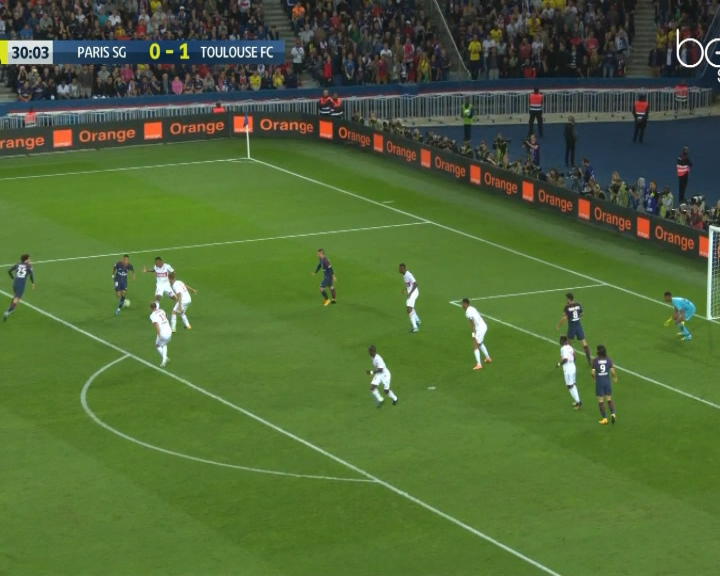 Copertina di Neymar, 220 milioni per comprarlo vi sembrano troppi? Guardate come incanta Parigi