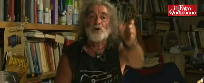 Copertina di Mauro Corona: “Teppisti che hanno tentato di aggredirmi? Oggi forse gli offrirei una birra”