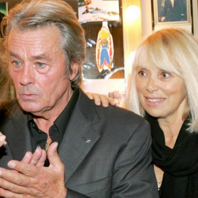 Mireille Darc morta, addio all’attrice francese e compagna di vita di Alain Delon