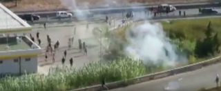 Copertina di Brindisi, scontri con gli ultras del Lecce prima del match e spari della polizia per fermare le violenze: 2 tifosi arrestati