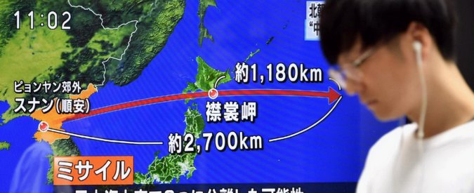Corea del Nord lancia missile che sorvola Giappone: “Può portare testata nucleare”. Russia: “Fallimento sanzioni”