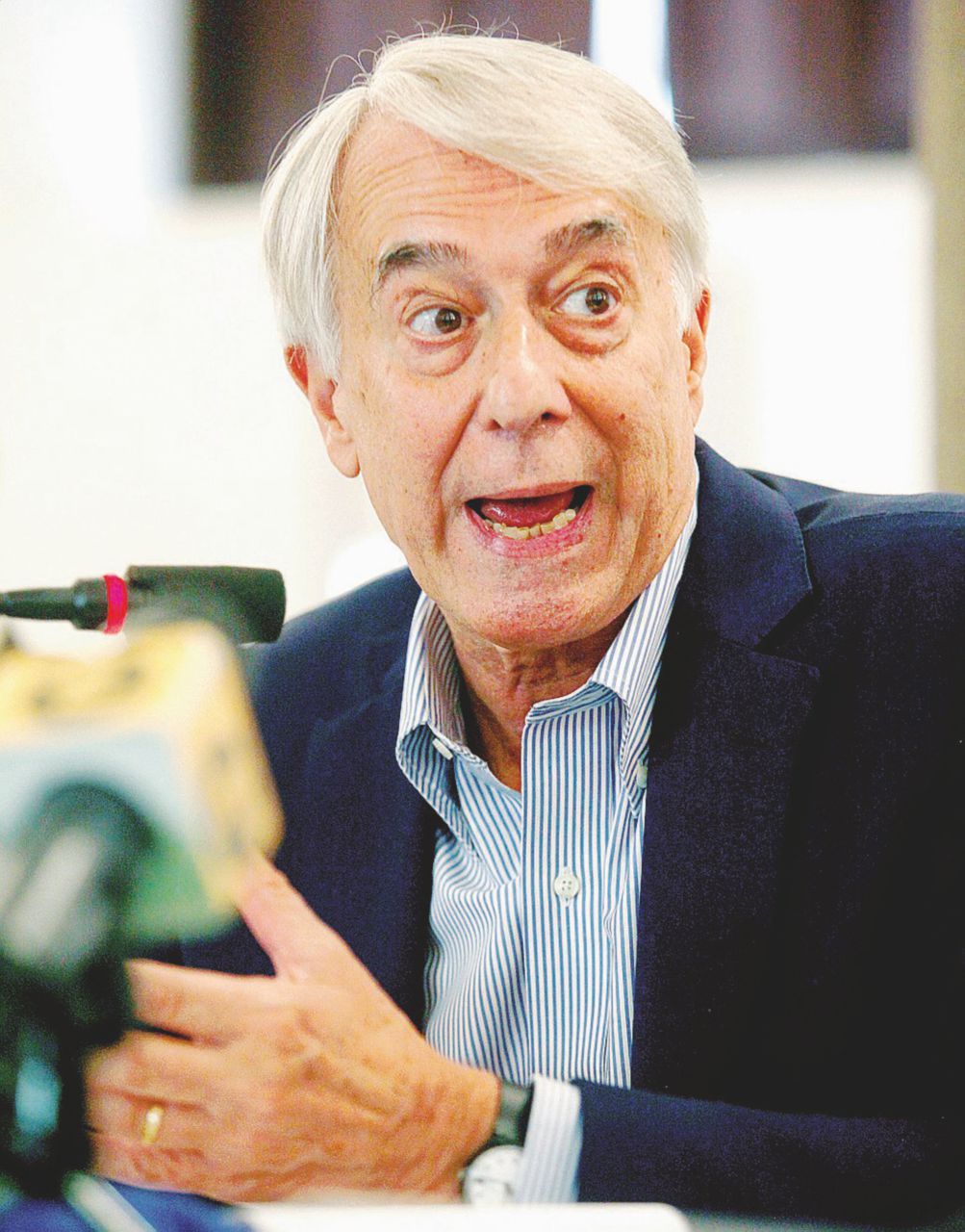 Quella macchia nera sull’arancione: guai per l’anima di Pisapia