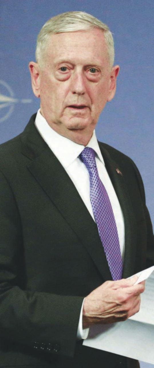 Semper fidelis - Il generale dei marine Jim Mattis, H.R. McMaster e John Kelly - Ansa/Reuters Sull’attenti! Sembra West Point ma è la Casa Bianca di Trump