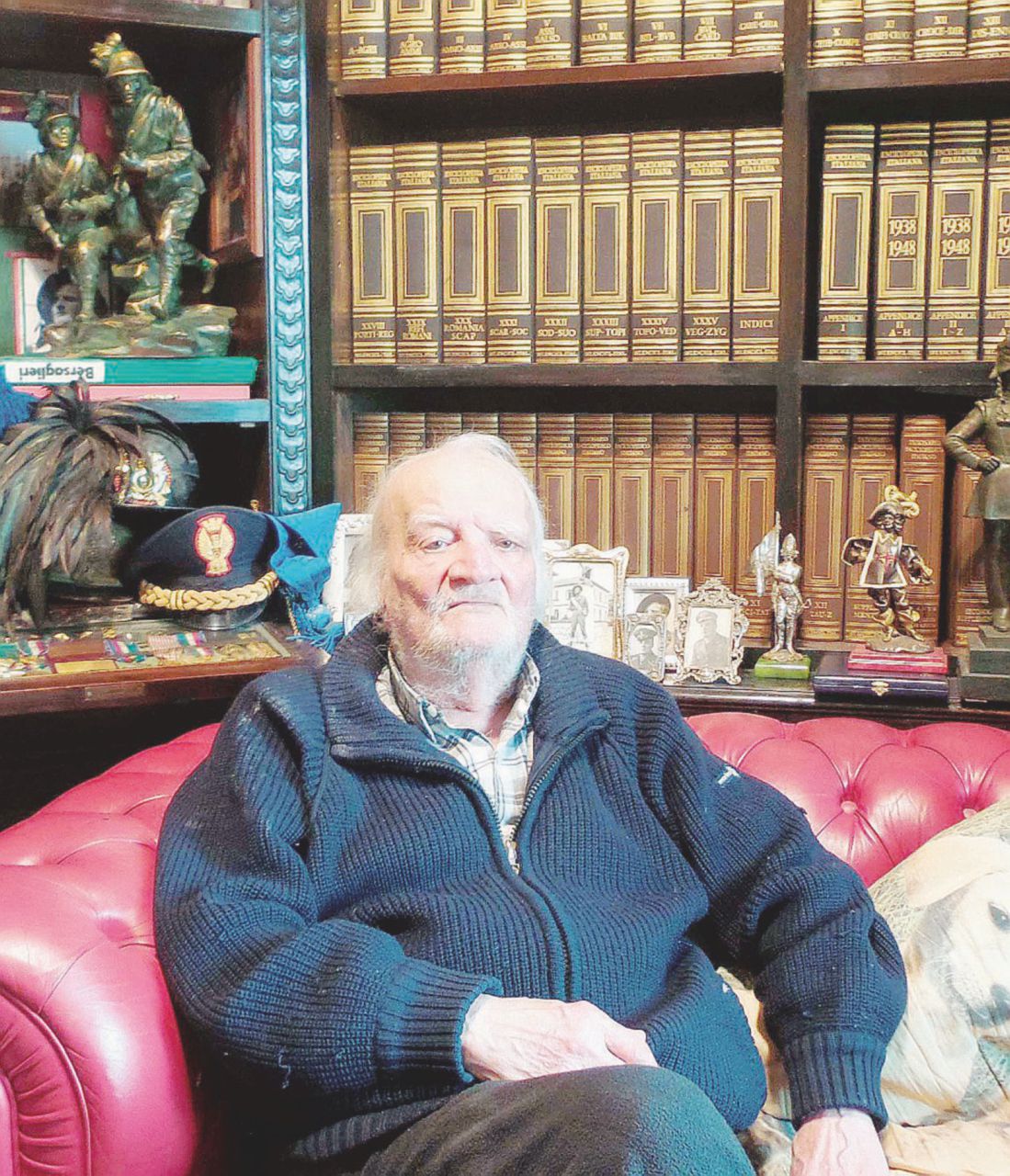 Ai vertici dei servizi - Bruno Contrada ritratto nel suo studio - Ansa Stragi mafiose, una fonte: “Ecco la verità su Contrada”