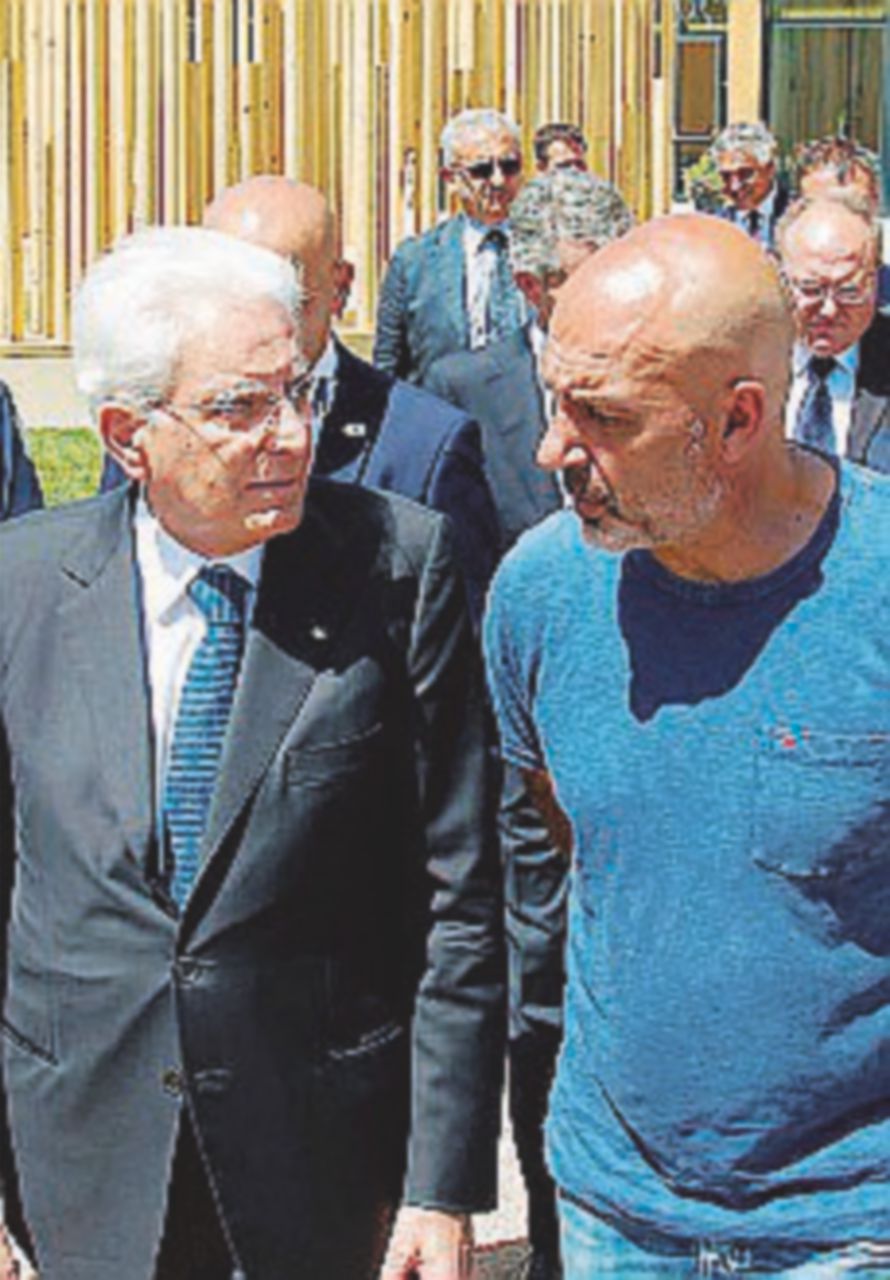 Casette e macerie, gli sfollati chiedono risposte a Mattarella Casette e macerie, gli sfollati chiedono risposte a Mattarella