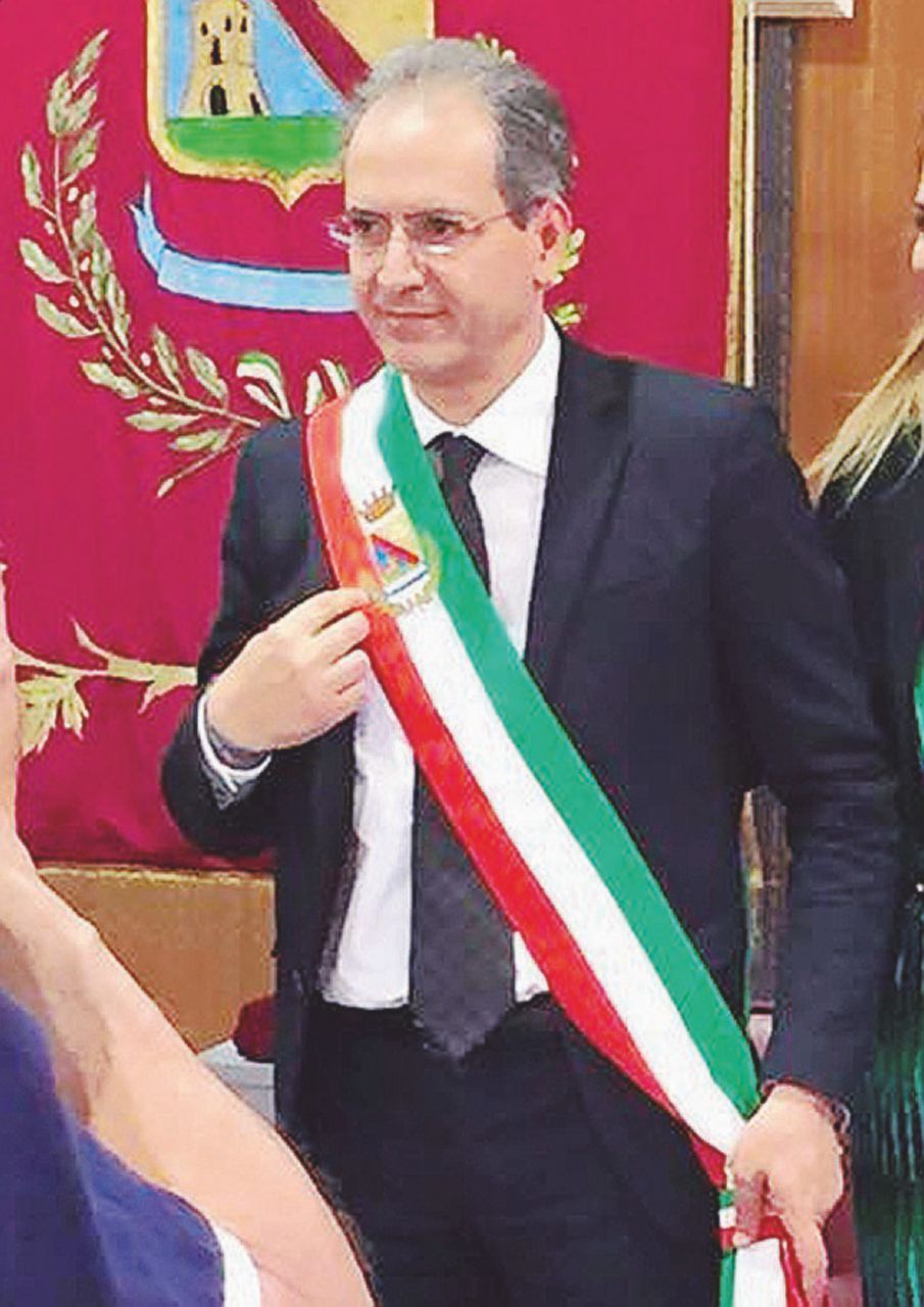 Il sindaco - Paolo Mascaro guida un’amministrazione a rischio scioglimento Lamezia, cosche e politica a braccetto