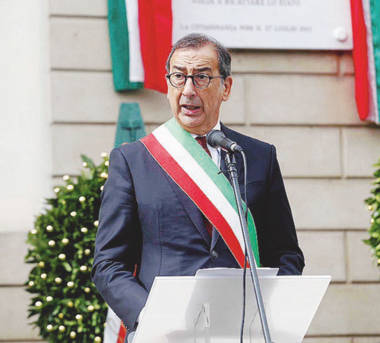 Imbarazzo - Il sindaco di Milano, Beppe Sala, è indagato per l’appalto della piastra Expo - LaPresse Sala caccia il capo dei vigili Barbato (ma lo ricicla)