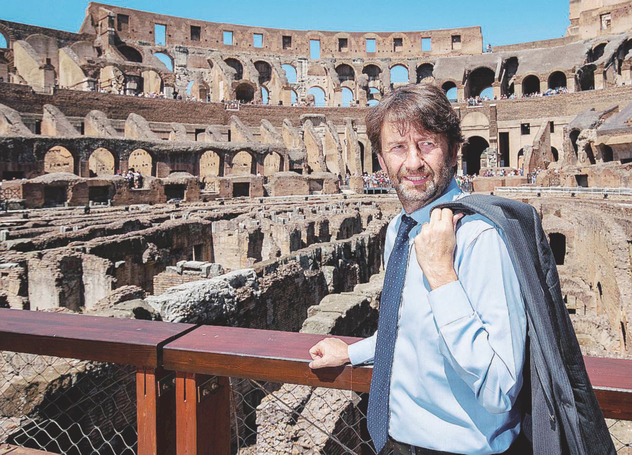 Copertina di Il bando farsa del Colosseo: una mail svela i concorrenti