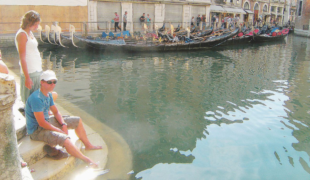 Copertina di Da Venezia a Londra: città turismofobiche