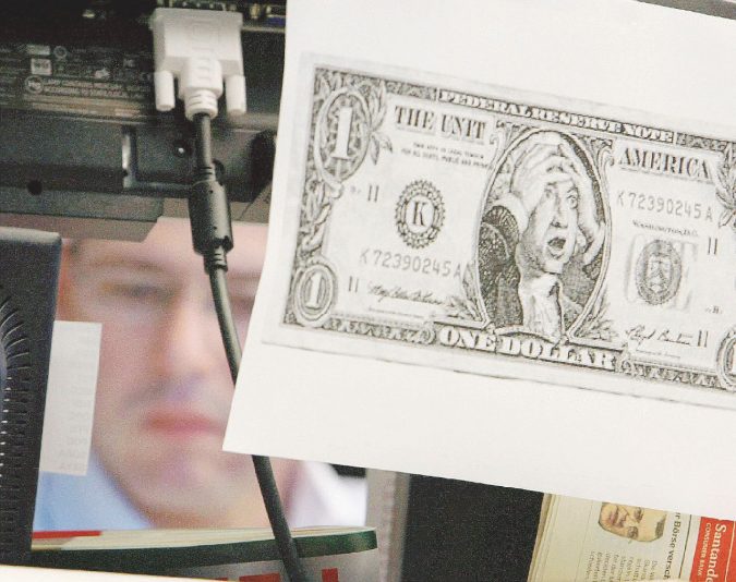 Il crollo - Settembre 2008, il “dollaro disperato” sul monitor di un broker finanziario. Come fu che gli Usa ne uscirono e noi no