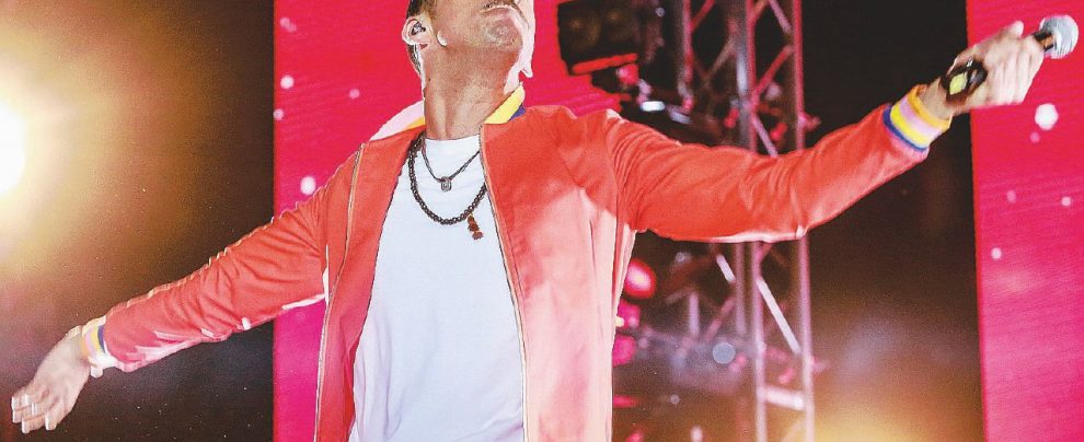 Da Sanremo alle spiagge - Francesco Gabbani canta “Tra le granite e le granate” - LaPresse Tormentoni musicali a base di granite, granate e cazzate