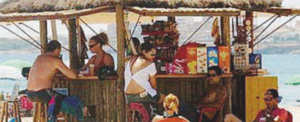 L’invasione di chiringuiti on the beach, on the street L’invasione di chiringuiti on the beach, on the street