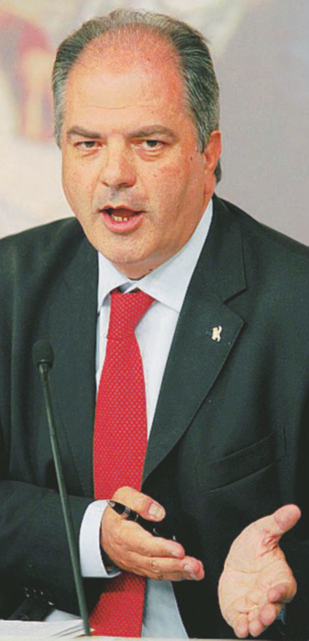 Il sottosegretario Giuseppe Castiglione Angelino e i suoi, pochi e non proprio buoni