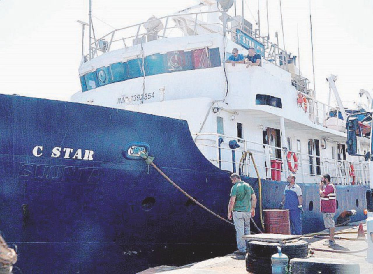 Identitari - I militanti di Generazione identitaria vogliono contrastare le Ong - Ansa La nave d’estrema destra in avaria respinge i soccorsi “umanitari”