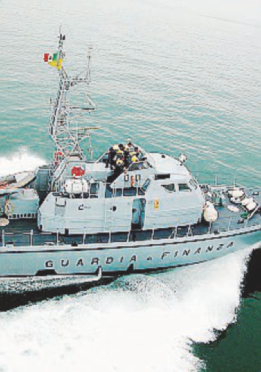 A Otranto sbarcati 137 tra curdi e iracheni Arrestati i trafficanti A Otranto sbarcati 137 tra curdi e iracheni Arrestati i trafficanti