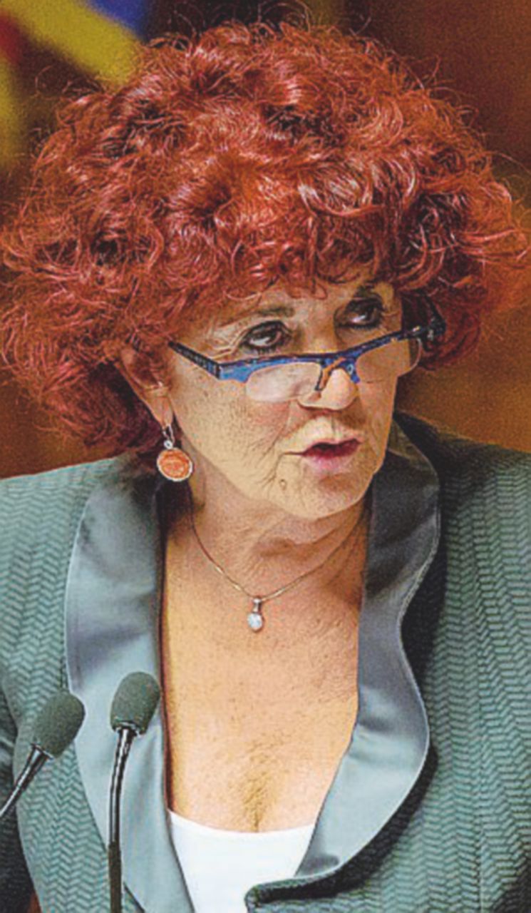 L’ex ministro dell’Istruzione, Stefania Giannini e l’attuale, Valeria Fedeli - Ansa Scuole estive e nomine: le ultime incompiute