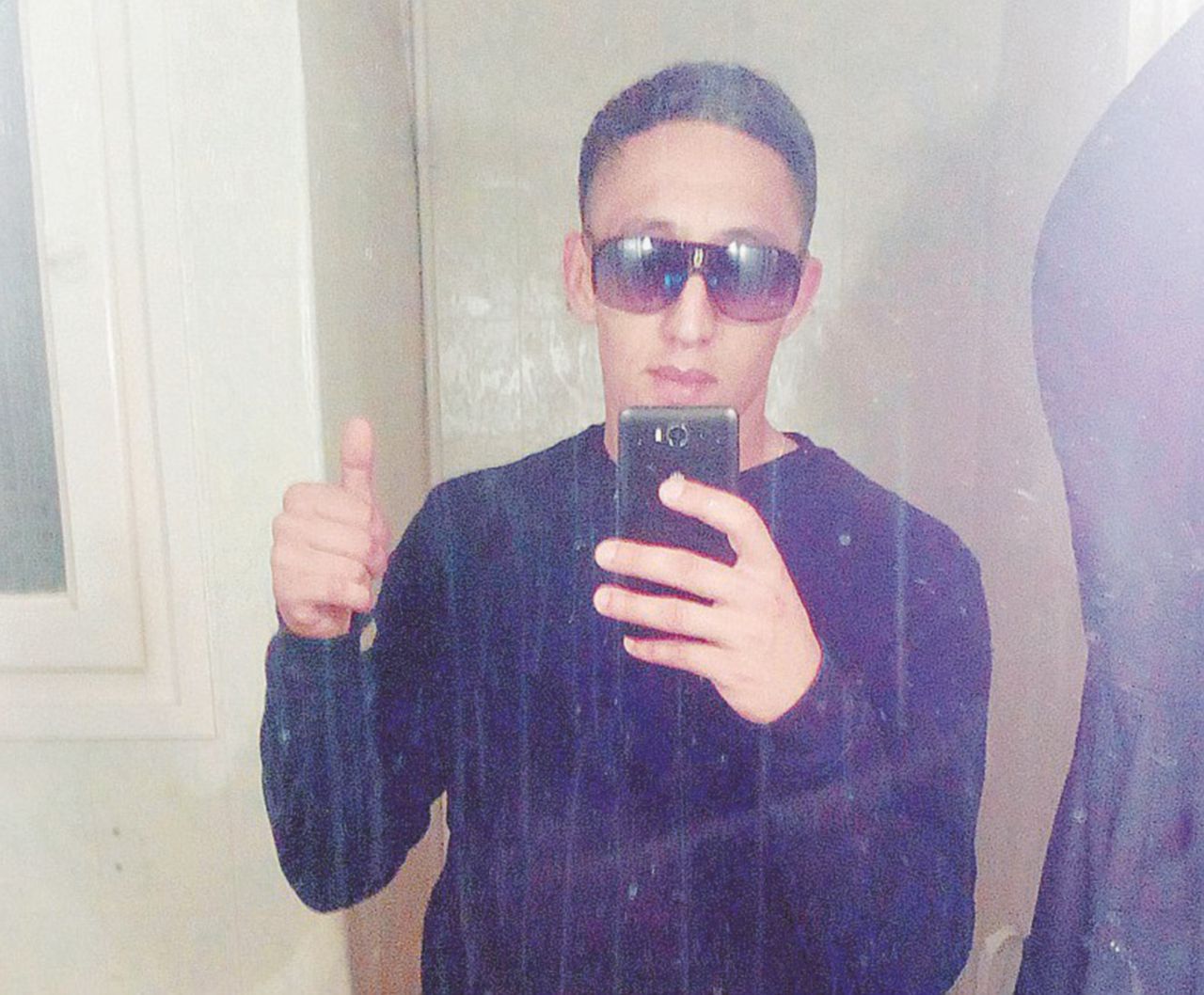 Occidentali’s karma - Driss Oukabir in un auto-scatto. Alla polizia ha negato ogni responsabilità - Ansa I Servizi “sbadati” erano stati avvisati dagli Stati Uniti: “Attenti, siete nel mirino”