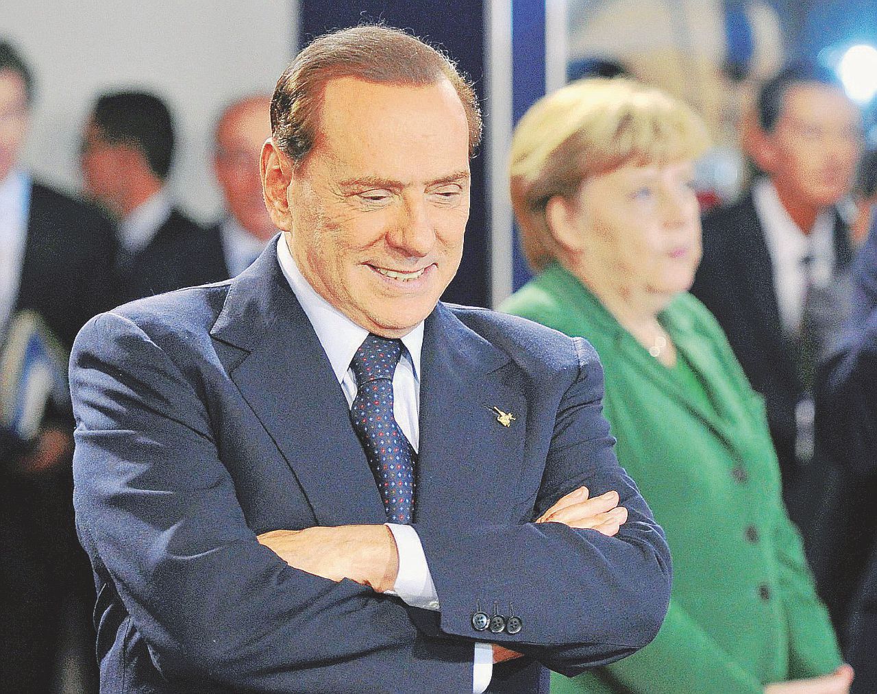 Rieccolo - Angela Merkel vuole Silvio Berlusconi di nuovo in sella, dice Repubblica - Ansa Fantastoria estiva pre-inciucio: l’asse Repubblica-Silvio-Merkel