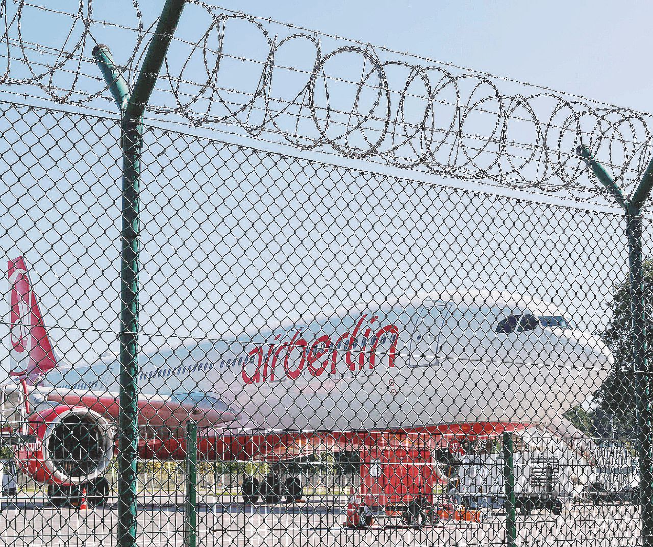 Copertina di Air Berlin, il disastro gemello di Alitalia (con finale diverso)