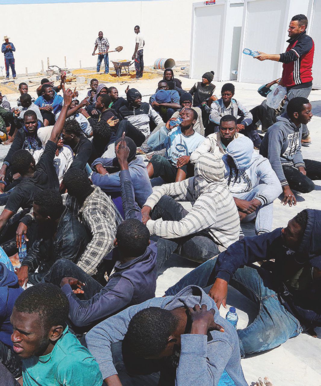 Prigionieri - Un centro di detenzione di immigrati sulla costa libica - LaPresse La Brigata 48: il “tappo” libico anti-migranti
