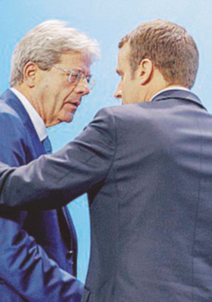 Telefonata di disgelo Macron-Gentiloni. Lunedì vertice a 4 Telefonata di disgelo Macron-Gentiloni. Lunedì vertice a 4
