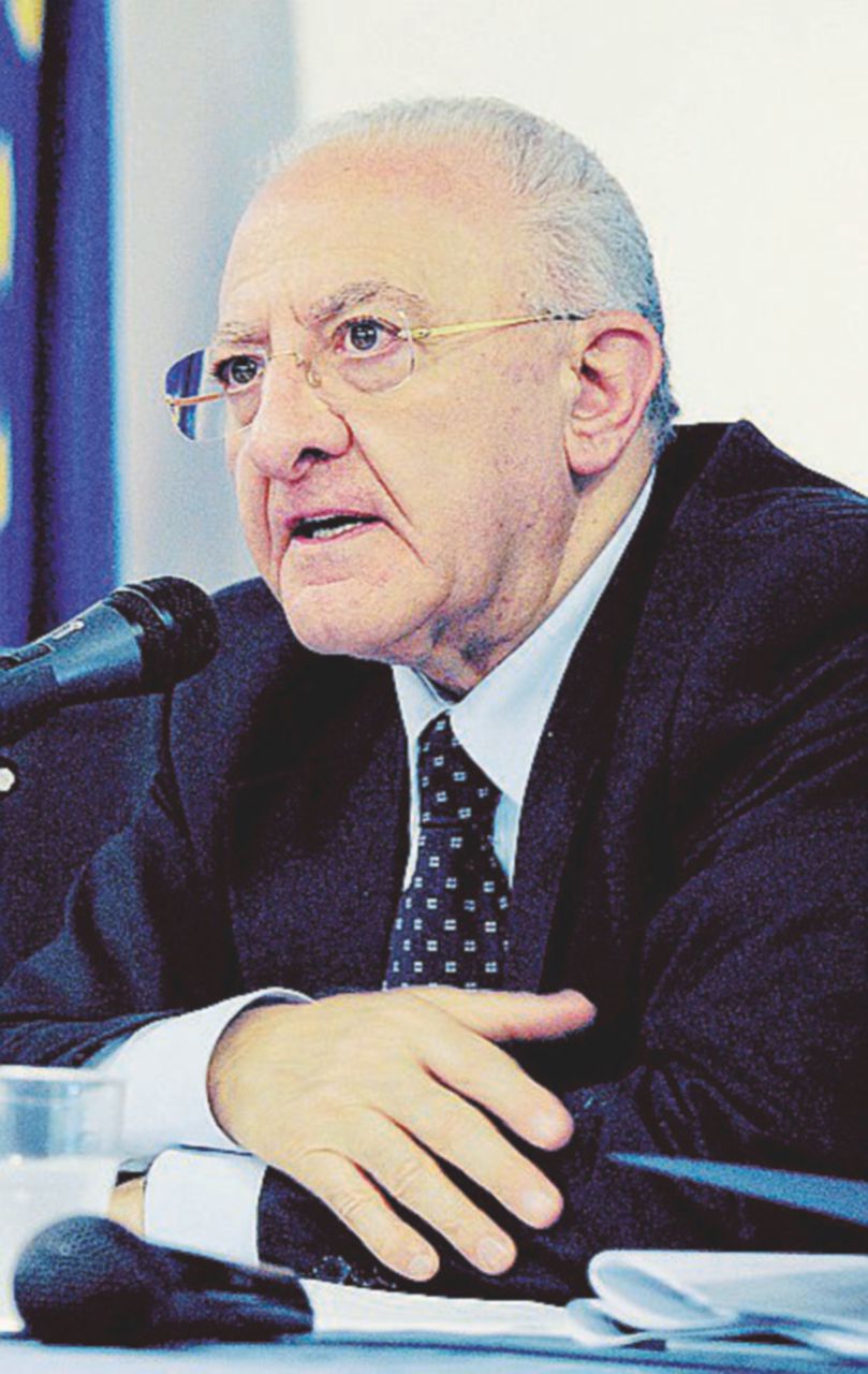 Vincenzo De Luca - Ansa Solo nell’isola 27mila richieste di sanatoria: “Ecomostro illegale”