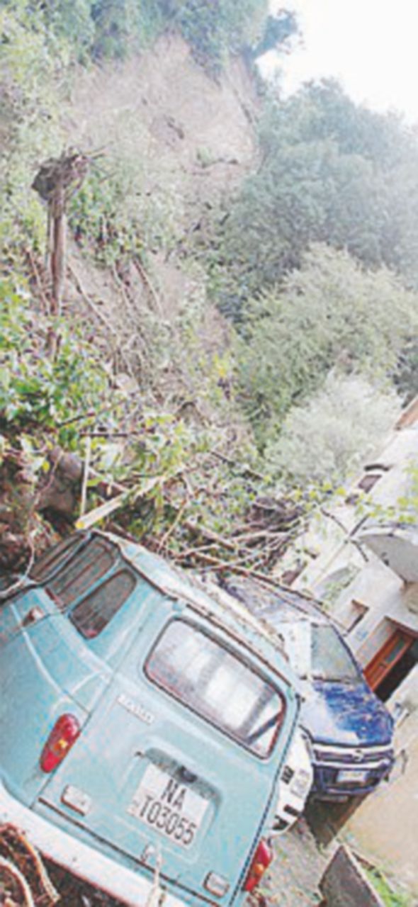 Frane continue - Immagini dei danni causati dall’alluvione del 2009 sull’isola - Ansa La terra trema da 8 secoli
