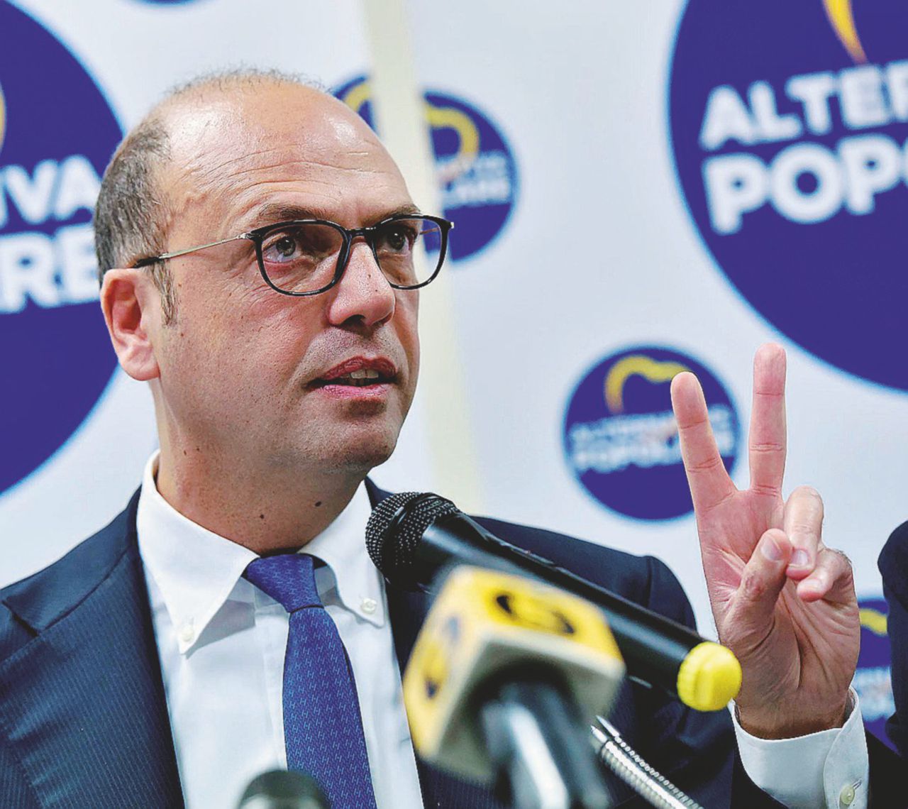 Scaricato - Dopo la chiusura di FI, il ministro Angelino Alfano è pronto ad allearsi col Pd - LaPresse Laboratorio Sicilia: Alfano col Pd, la sinistra va da sola