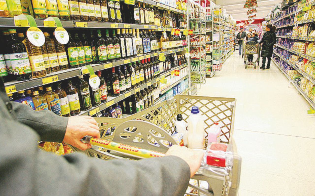 Occhio al carrello - Il ministero ha effettuato campionamenti anche nei supermercati - LaPresse La “modica quantità” non fa (troppo) male