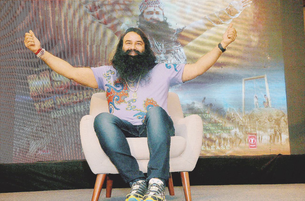 Santone induista - Gurmeet Ram Rahim Singh, 50 anni - Ansa Stupro, Rock Guru colpevole. I fan si danno alla guerriglia